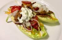 Salatschiffchen mit H&uuml;hnchen-Kebab